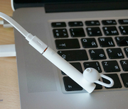 Xiaomi"MiBluetoothHeadset"(mono),White,Bluetooth4.1,Multiparing(2devicesatthesametime),Talktime5hrs,Standby180hrs,Communicationdistance10m,Thelifecycleofthebattery5mlnroundsofchargers,6.5g