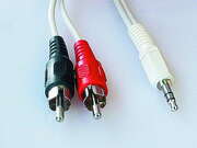 CCA-4583.5mmstereoplugto2phonoplugs15metercable