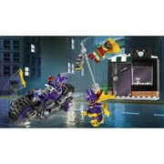 CatwomanCatcycleChase