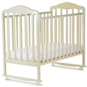 120119КроватьдетскаяБерезка(автостенка,колеса,качалка,пакладкаПВХ,бежевы)Размер1200*600мм